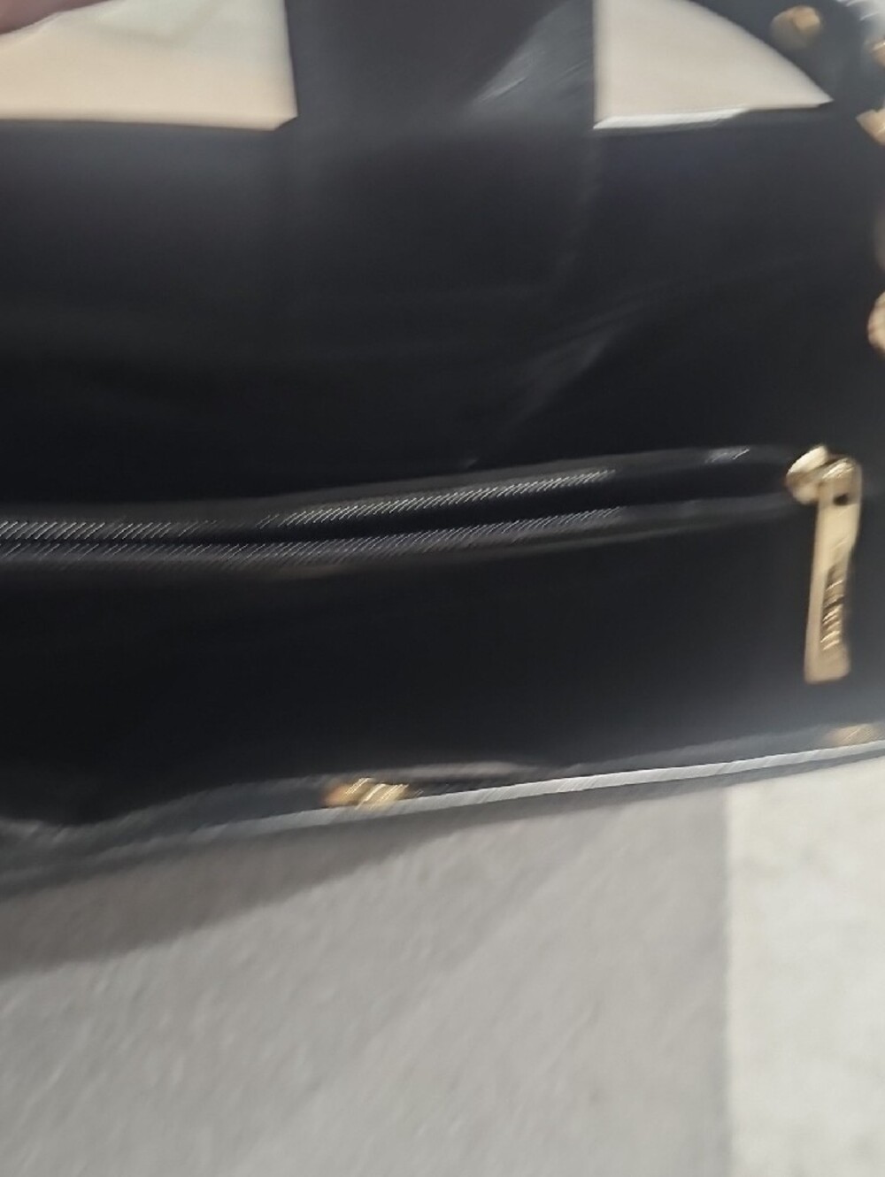 Michael Kors Black Leather Shoulder Bag with Gold Chain Detail - Picture 6 of 10